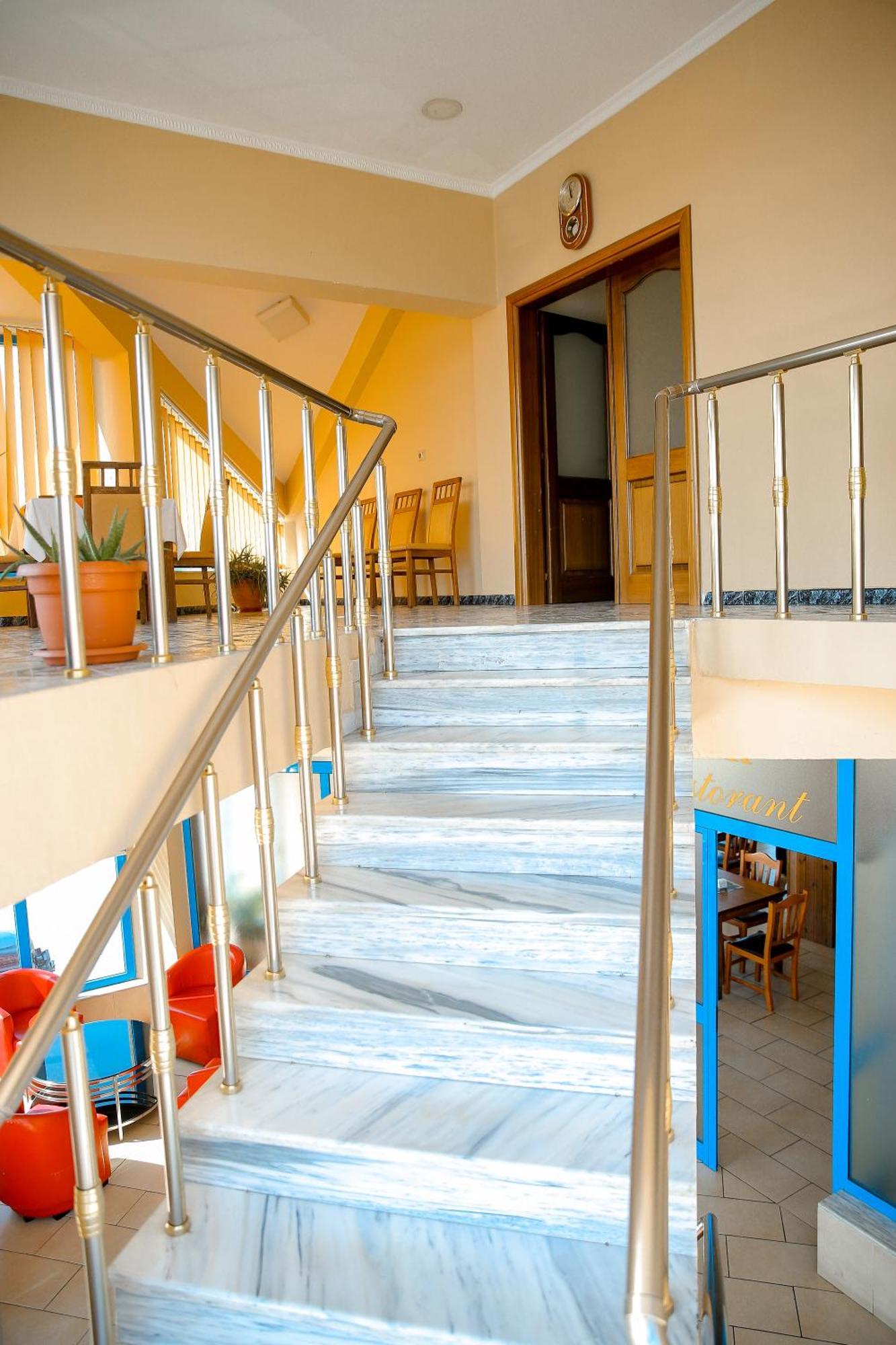 Hotel Ambasador Bahçallëk エクステリア 写真