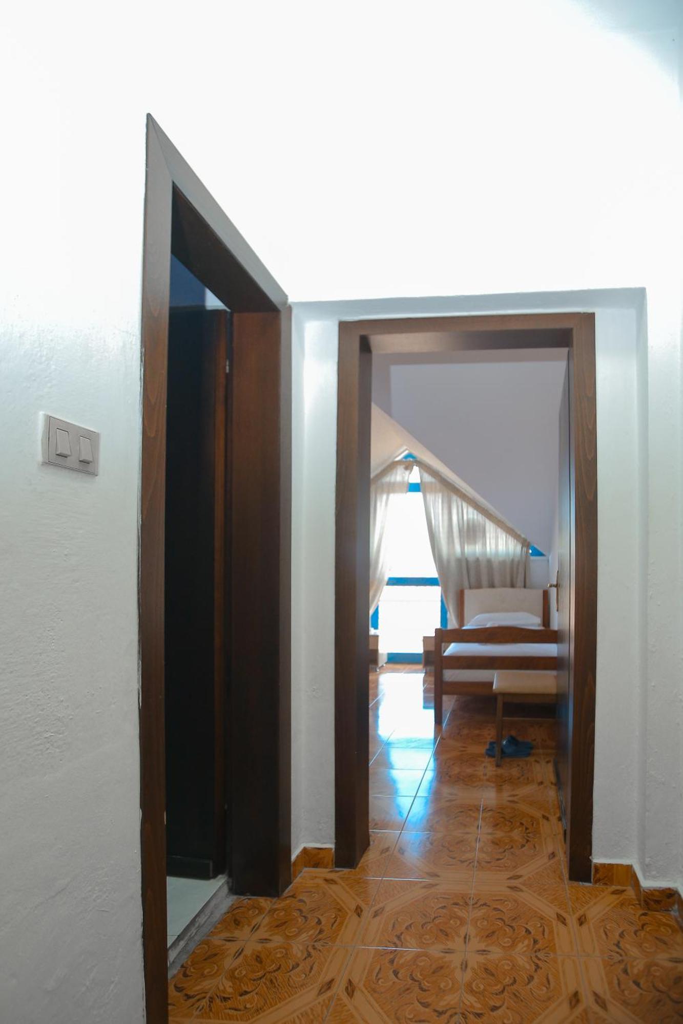 Hotel Ambasador Bahçallëk エクステリア 写真