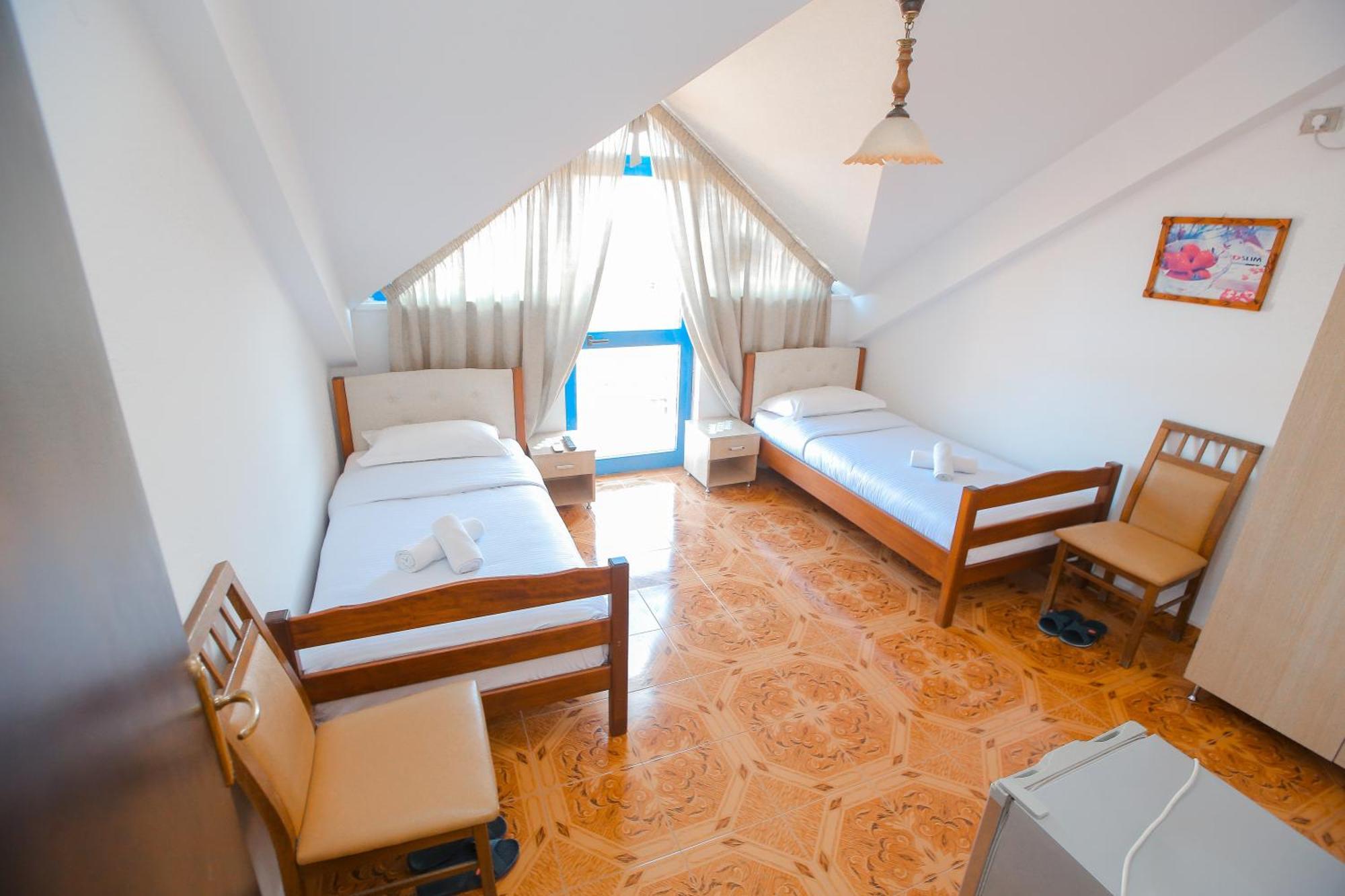 Hotel Ambasador Bahçallëk エクステリア 写真