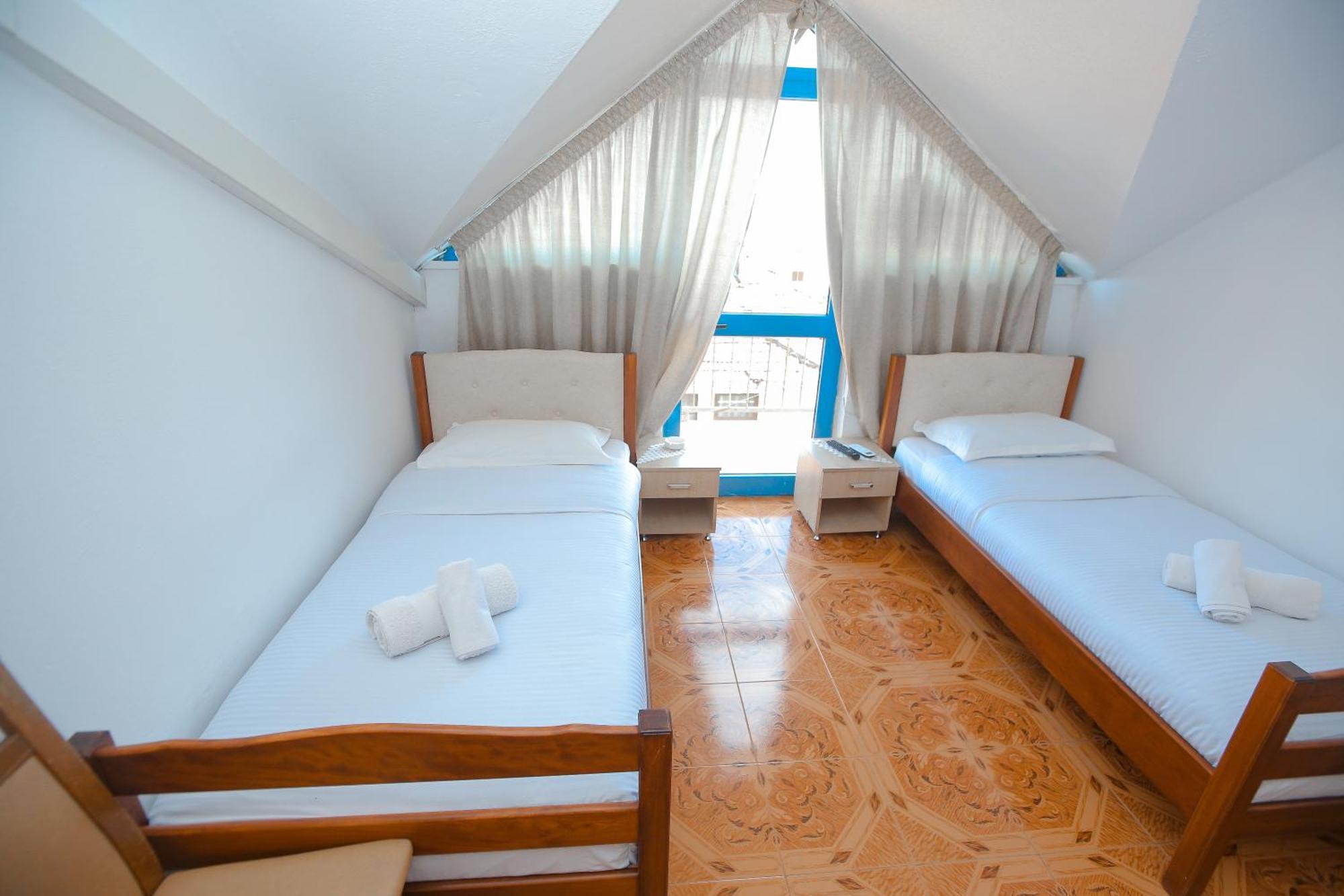 Hotel Ambasador Bahçallëk エクステリア 写真